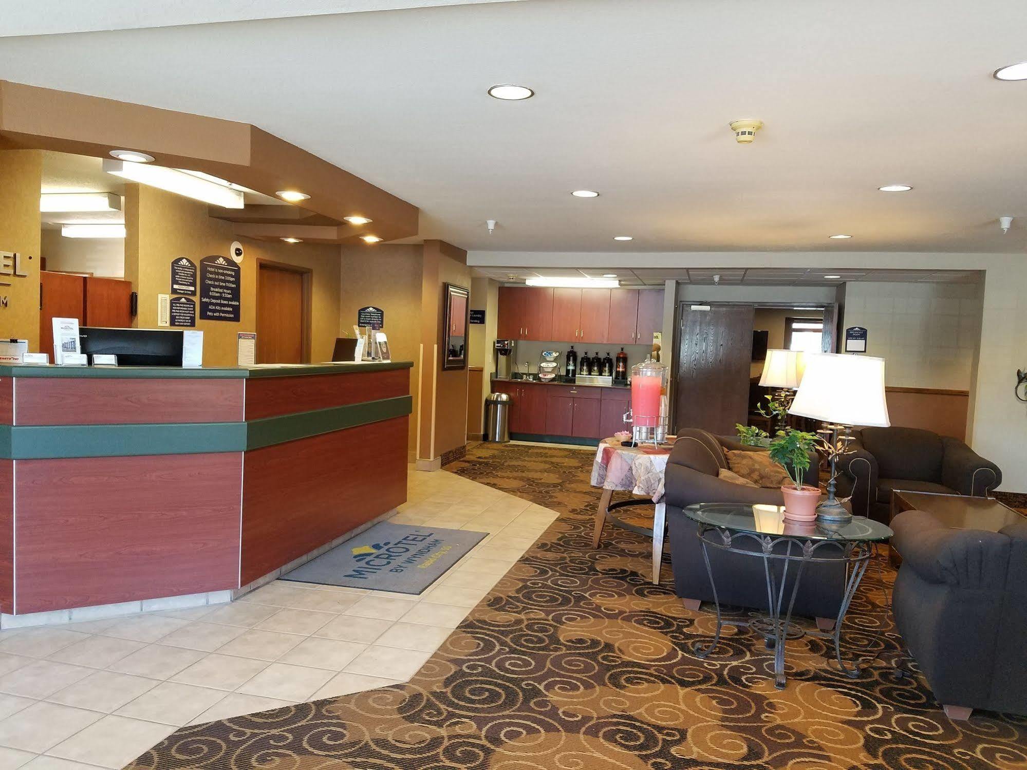 Microtel Inn & Suites By Wyndham Rapid City Esterno foto